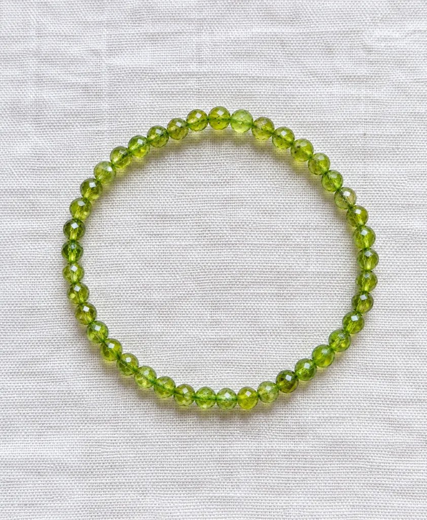 Péridot 4mm 17cm 3.webp